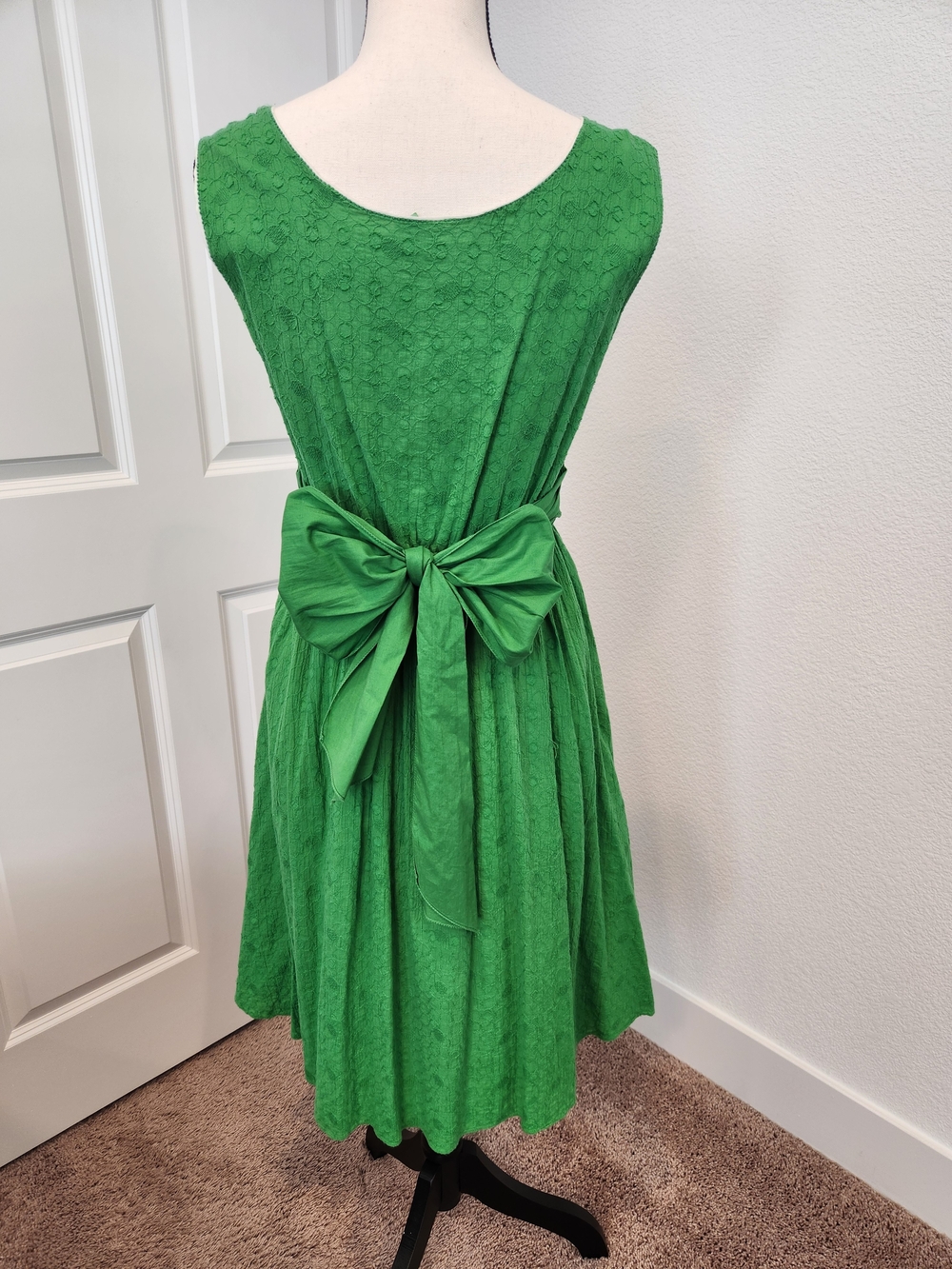 Max Studio Bright Green V-Neck Sleeveless Midi Dress - Picture 2 of 5